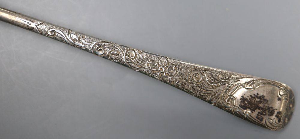 A pair of George III silver Old English pattern berry spoons, London, 1809, 22.2cm, 115 grams.